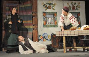 Сцена з вистави «Кайдашева сім'я»