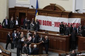 Deputies from "BYUT-Batkivshchina" block the presidium of parliament
