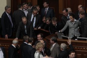 Deputies from "BYUT-Batkivshchina" block the presidium of parliament