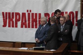 Deputies from "BYUT-Batkivshchina" block the presidium of parliament