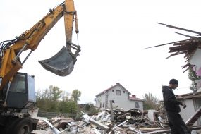 Dismantling of buildings