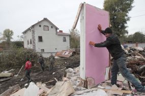 Dismantling of buildings