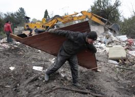 Dismantling of buildings