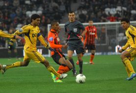 Douglas Costa hits the ball