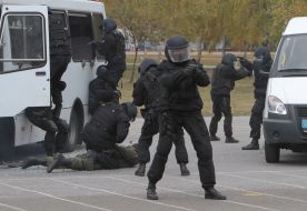 Peacekeepers demonstrate their skills