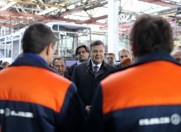 Віктор Янукович на зустрічі з робітниками ЛАЗа