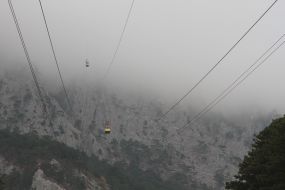 Caravans on the rope road