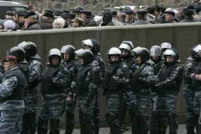 Бойцы спецподразделения "Беркут" 