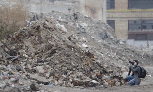 Photojournalist photographed a bunch of garbage