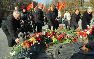 The laying flowers ceremony at the Tomb of the Unknown Soldier