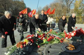 The laying flowers ceremony at the Tomb of the Unknown Soldier