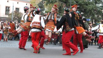 Массовое исполнение танца «коломыйки»