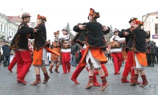 Массовое исполнение танца «коломыйки»