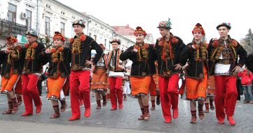 Массовое исполнение танца «коломыйки»