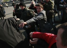 Nnatsionalisty throw eggs at a rally