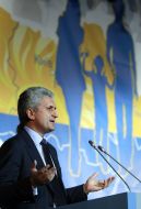 Юрий Збитнев выступает с речью