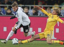 Roman Bezus and Toni Kroos