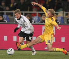 Roman Bezus and Toni Kroos