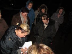 Жители сгоревшего жилого дома