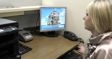 Employee of the Polish point of adopting visas questionnaires