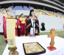 Владика Венедикт (Алексійчук) освячує стадіон