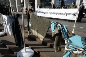 Ventilate the filled with tobacco smoke things action