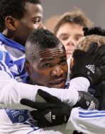 Brown Ideye and players of FC "Dinamo"