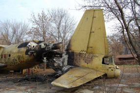 Згорілий літак АН-12