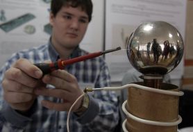 Демонстрация работы прибора Николы Теслы