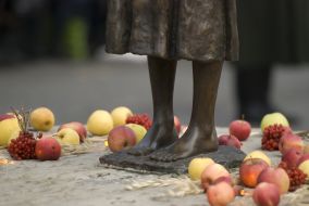 Bitter memory of childhood Sculpture