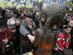 Participants of memorial measures on the Golodomor victims 