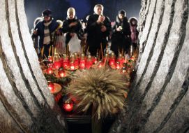 People kindle candles