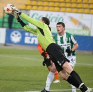 Andrey Tlumak catches the ball