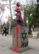 A monument to Volodya Ylyanov, doused with paint