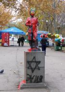 A monument to Volodya Ylyanov, doused with paint