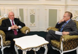 Ларри Кинг и Николай Азаров