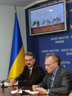 Ларри Кинг на пресс-конференции