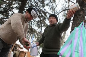 Starving the liquidators of Chernobyl wash dishes