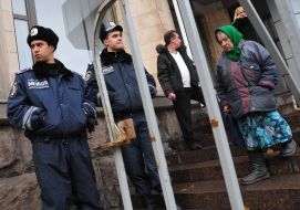 Співробітники міліції охороняють Донецьку міськраду