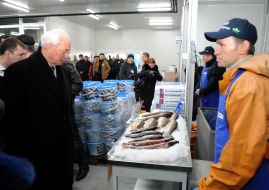 Николай Азаров на рынке "Шувар"