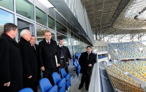 Николай Азаров на стадионе