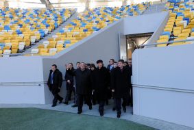 Николай Азаров на стадионе