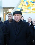 Николай Азаров на стадионе