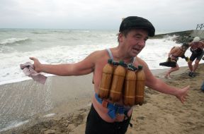 Учасник Всеукраїнського зльоту моржів