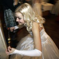 Учасниця балу