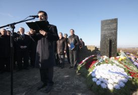 The participants of the mourning mass meeting