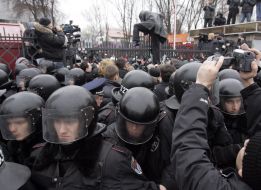 The clash between police and supporters of Timoshenko