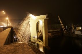 Repair of crane that fell into the Dnieper