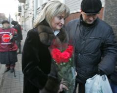 Irina Lutsenko holds the bouquet of roses