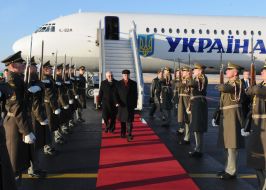 Nikolay Azarov in an airport at Prague